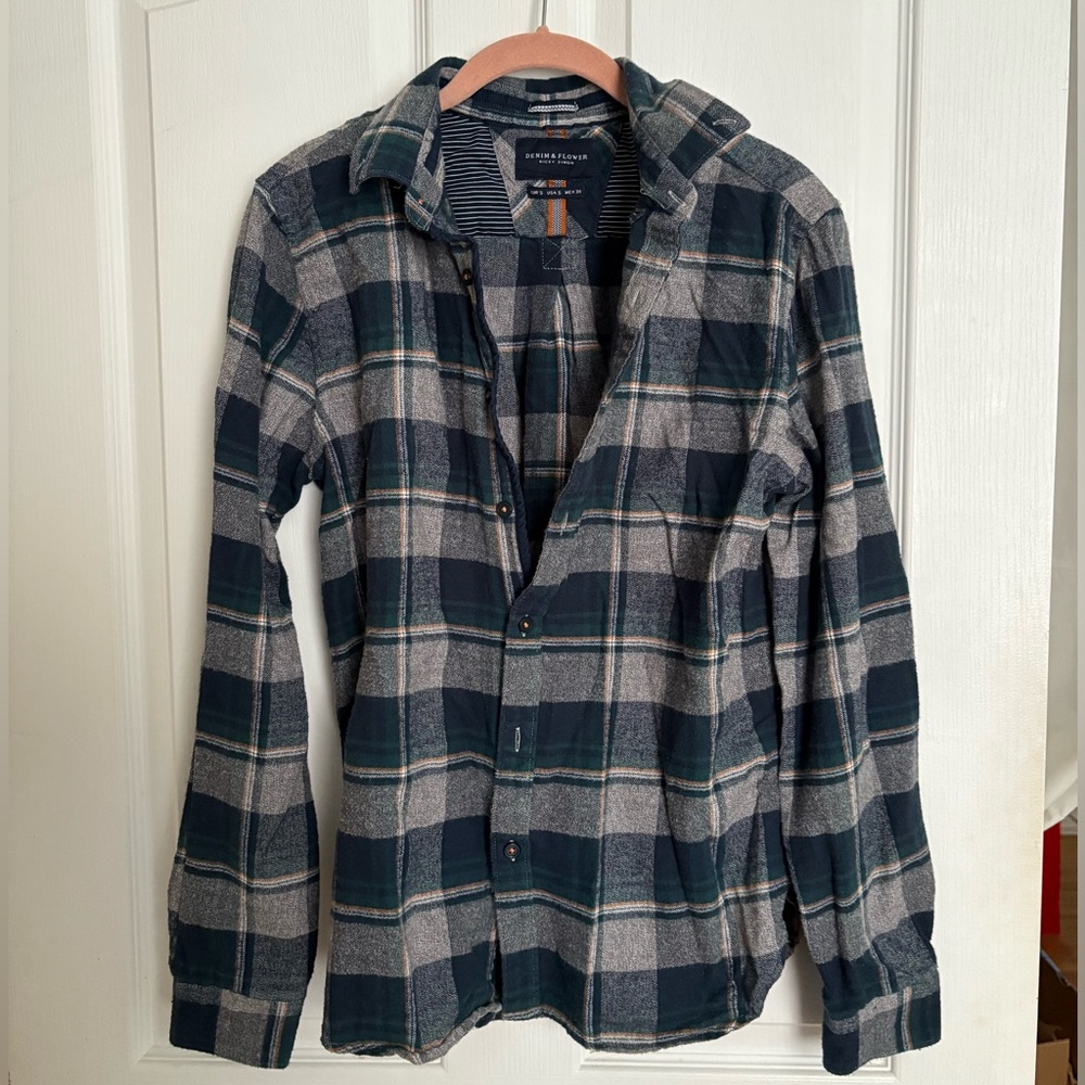 2/20$ Womens Blue Plaid Shirt